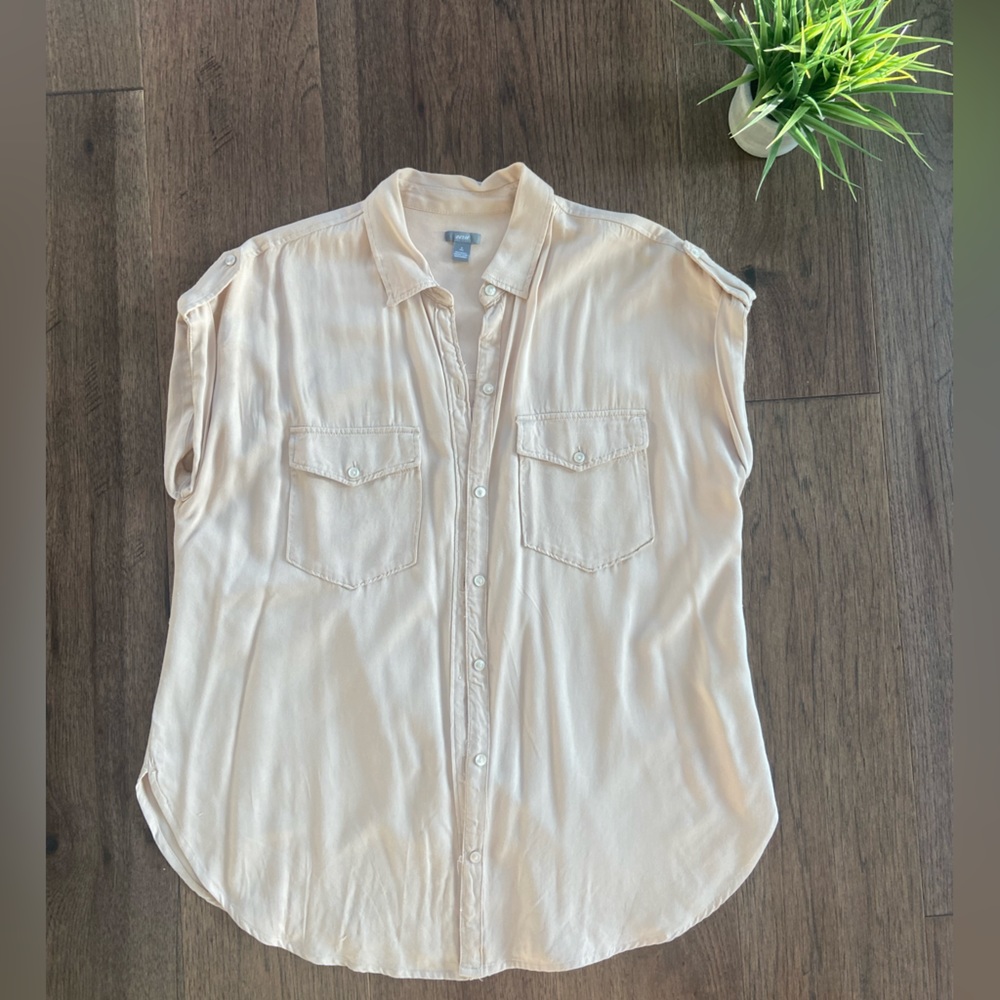 American Eagle Sleeveless Button Down 🌸💕💓
